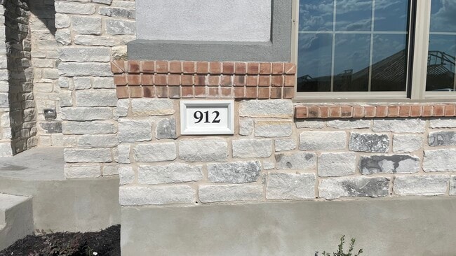Building Photo - 912 Almeria Bnd
