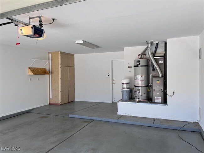 Building Photo - 9828 Villa Ridge Dr