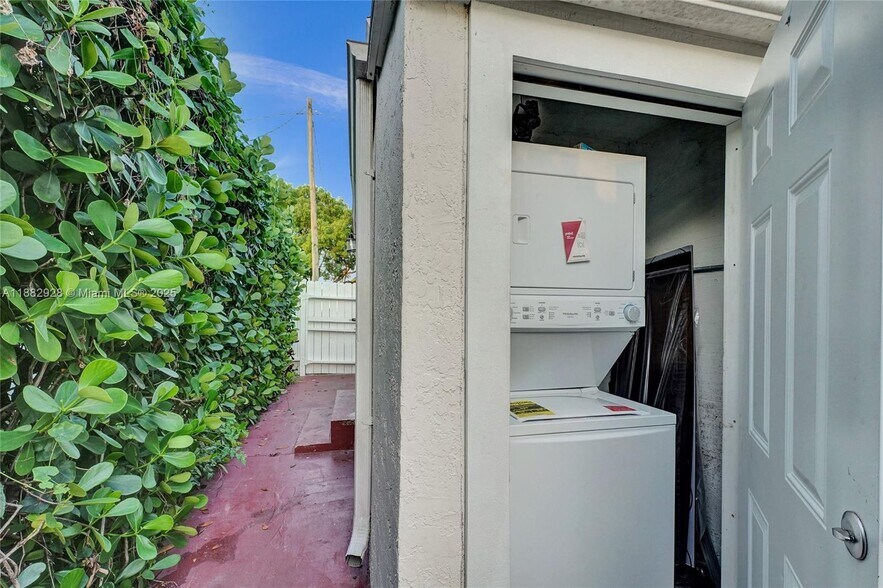 Building Photo - 4718 NW 15th Ave