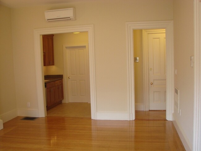 Building Photo - 404 Marlborough St