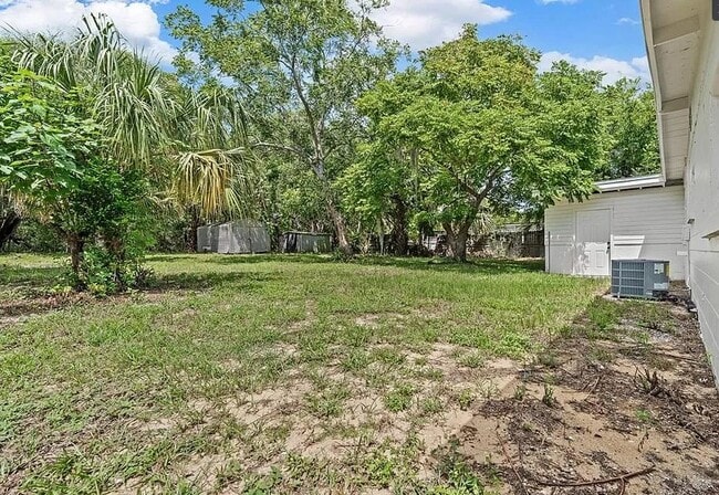 Building Photo - 1830 Hallum Ave