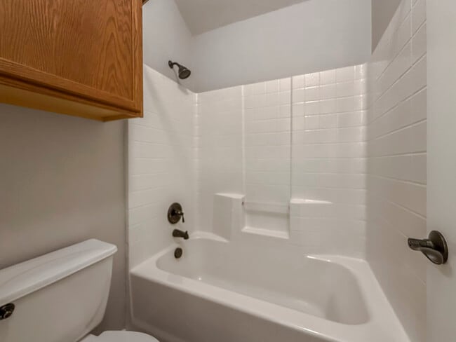 Building Photo - 1072 Aviary Dr