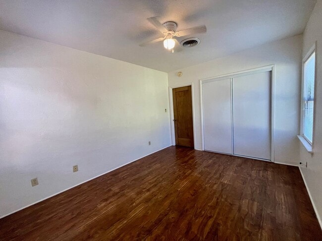 Building Photo - 2 Bedroom 1 Bathroom Home in Spring Valley