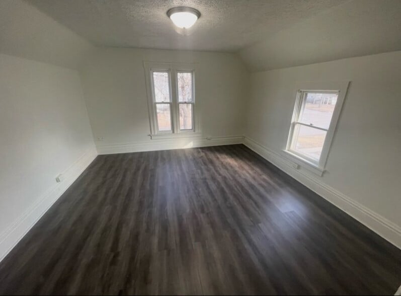 Building Photo - 806 8th St