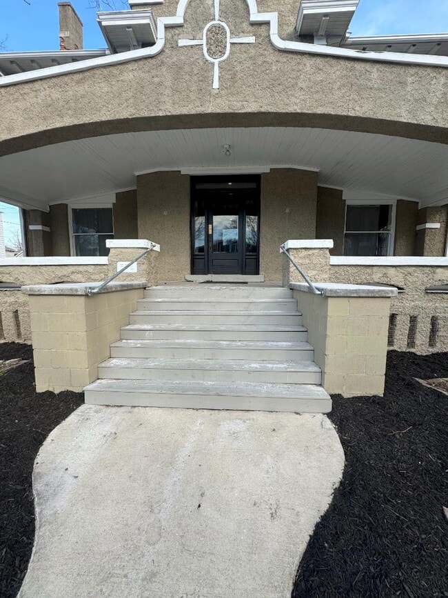 Building Photo - 602 E Grove St