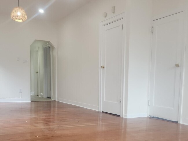 Building Photo - 151 W 33rd St