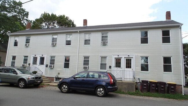 Primary Photo - 21 Common St