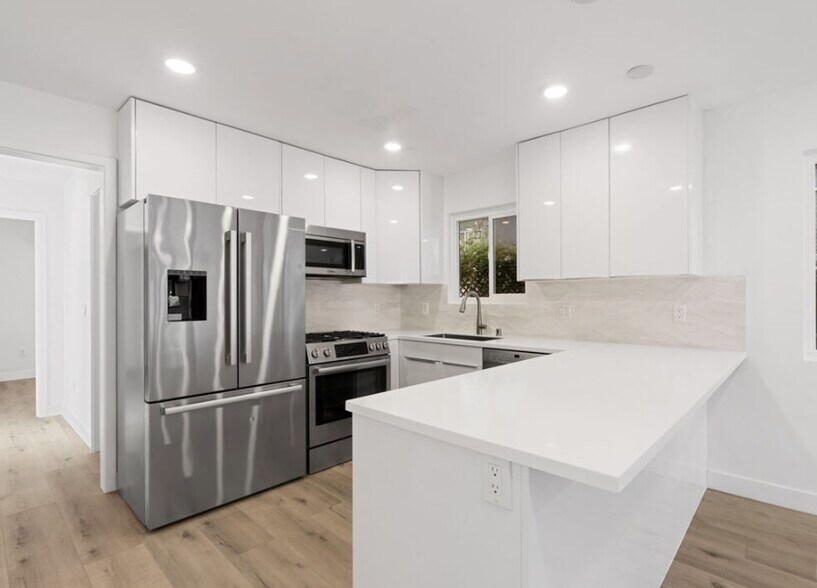 Building Photo - 1025 Pleasantview Ave