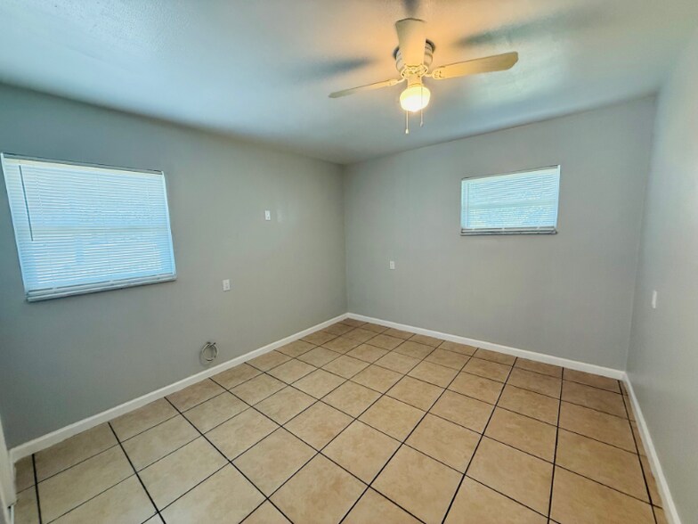 Building Photo - 1128 Neptune Dr