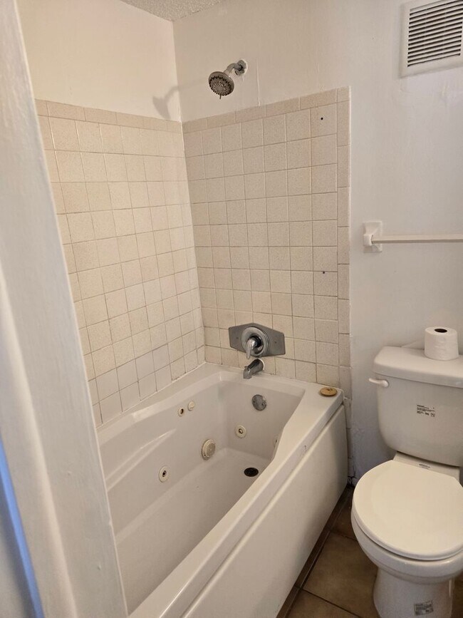 Building Photo - 5508 Pokeweed Ct