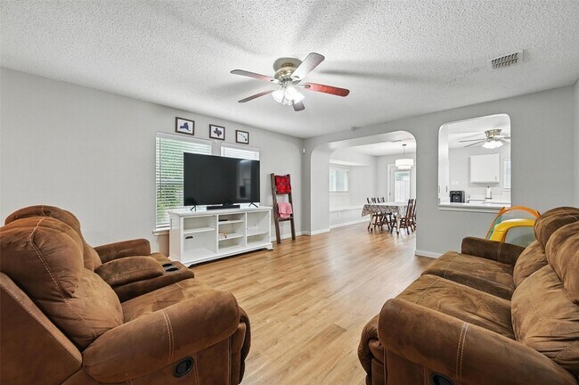 Building Photo - 636 Capricorn St