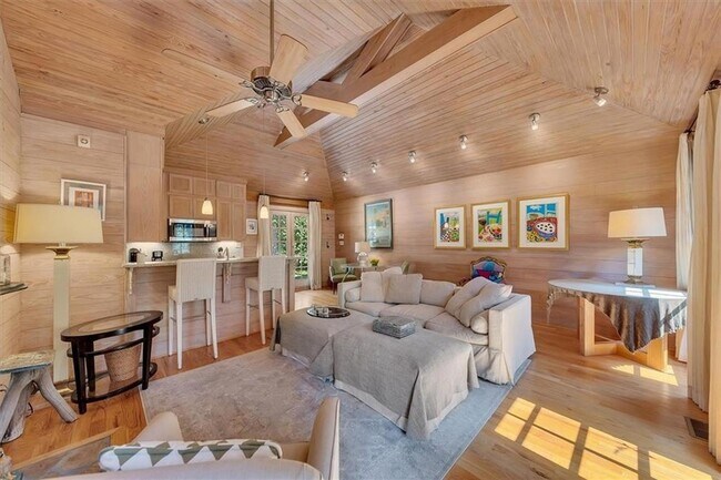 Building Photo - 2538 Parkside Dr NE