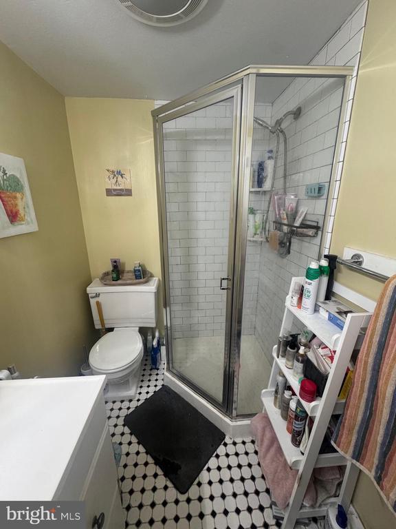 Building Photo - 1943 Waverly St