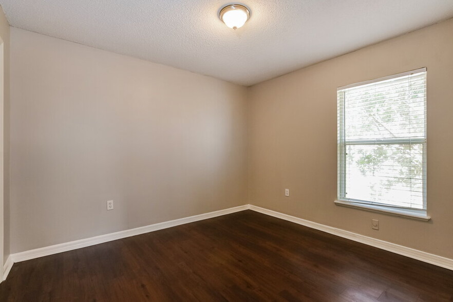 Building Photo - 4202 Mendenwood Ln