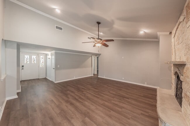 Building Photo - 2890 Elsinor Dr