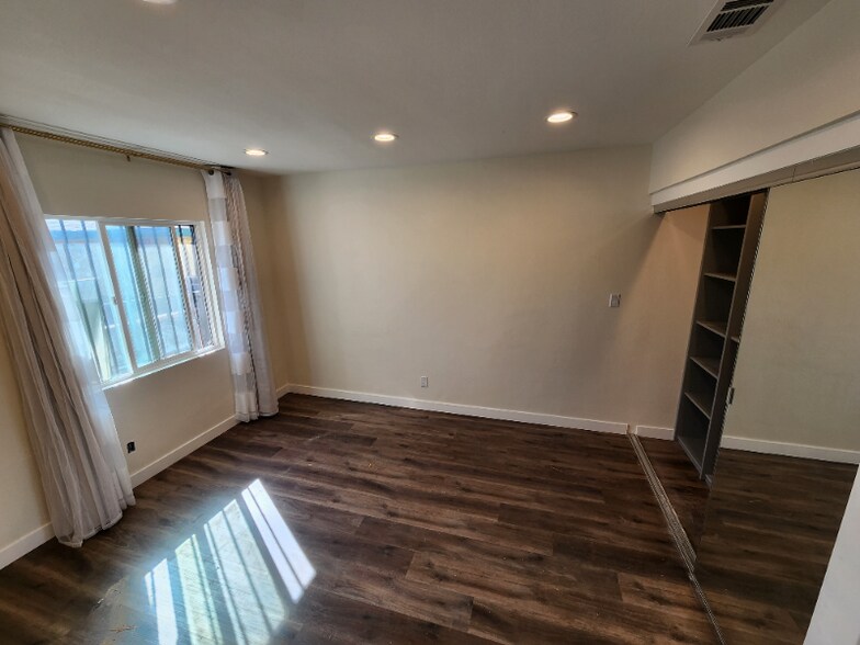 Building Photo - 1364 Belle St