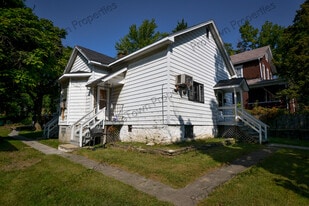 Building Photo - 121 Comstock St