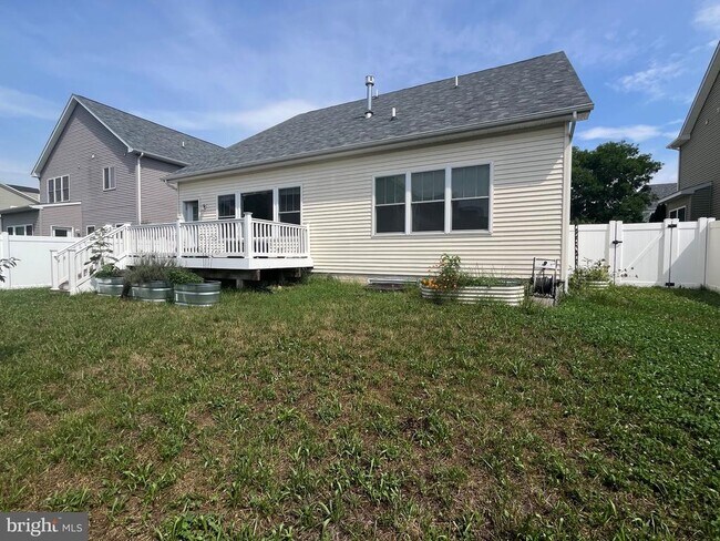 Building Photo - 1705 Willard Way