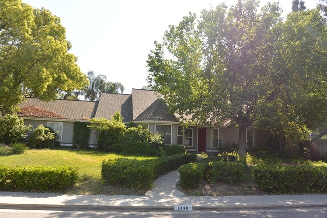 Building Photo - South West Home with Pool.