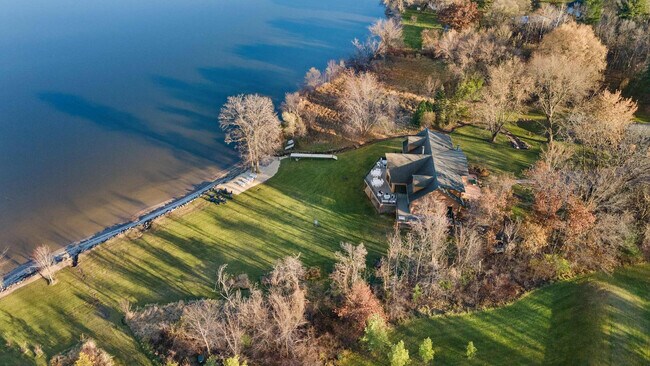 Building Photo - 222 Grouse Dr