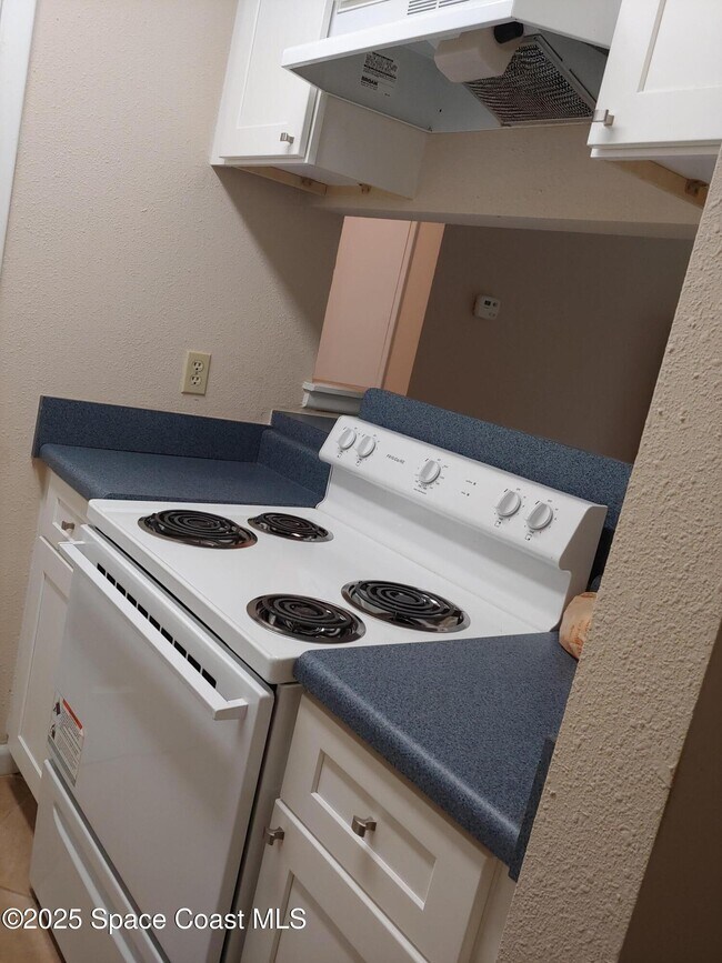 Building Photo - 225 S Tropical Trail