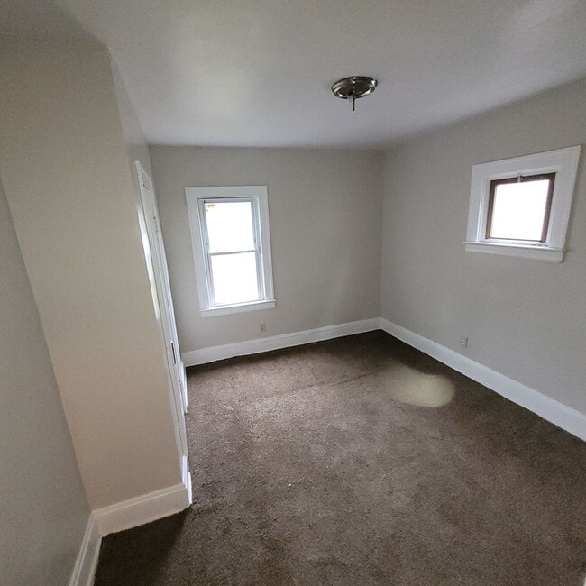 Building Photo - South Broadway 4 Bed 2 Bath Bungalow