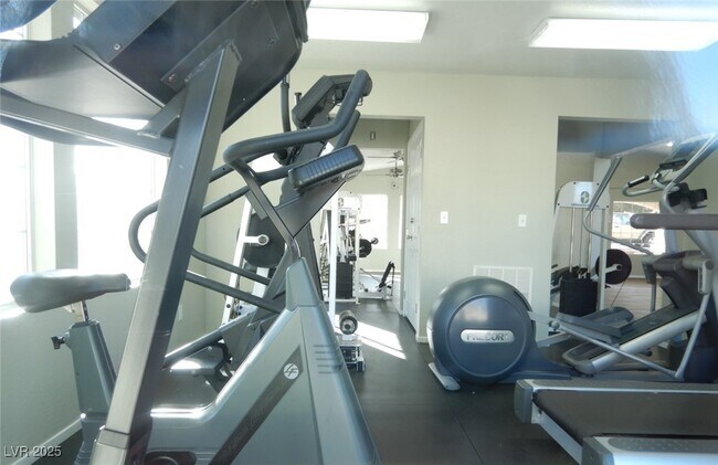 Building Photo - 2607 Country Maple Ave