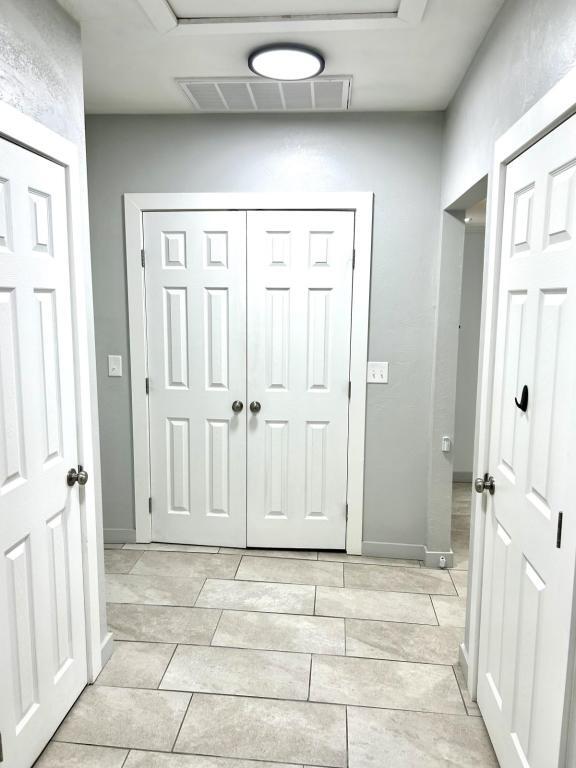 Building Photo - 3007 E Corona St