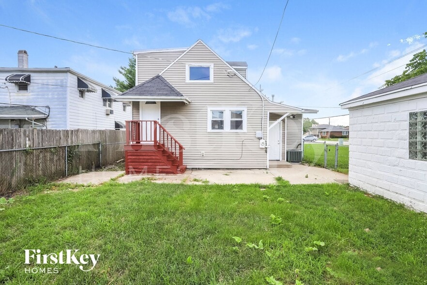 Building Photo - 7803 S Central Ave