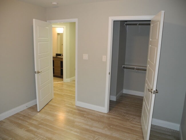 Building Photo - Extraordinary Townhome in Carbondale's South West