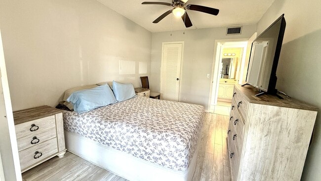 Building Photo - 281 Tilford N