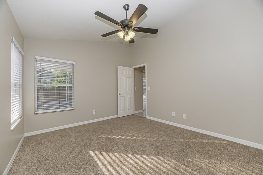 Building Photo - 10805 Kenbrook Dr