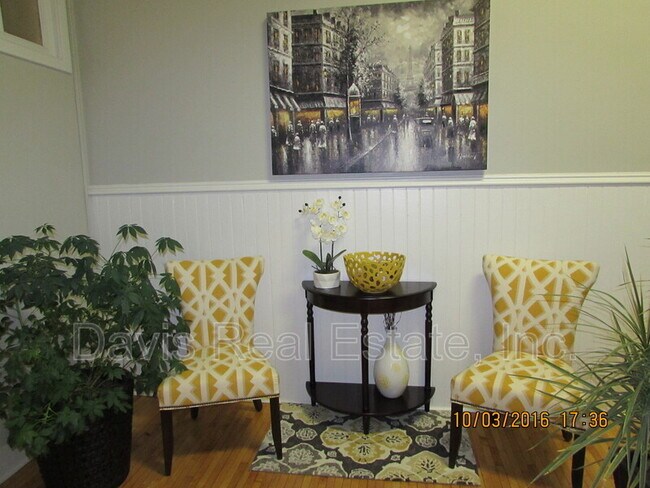 Building Photo - 110 E Bald Eagle St