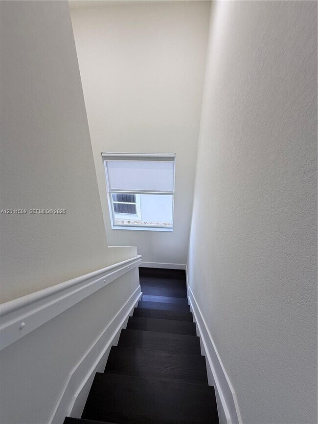 Building Photo - 268 SE 31st Ave