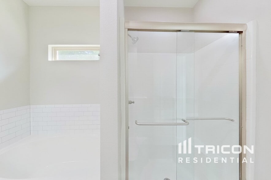 Building Photo - 1908 Carrington Dr