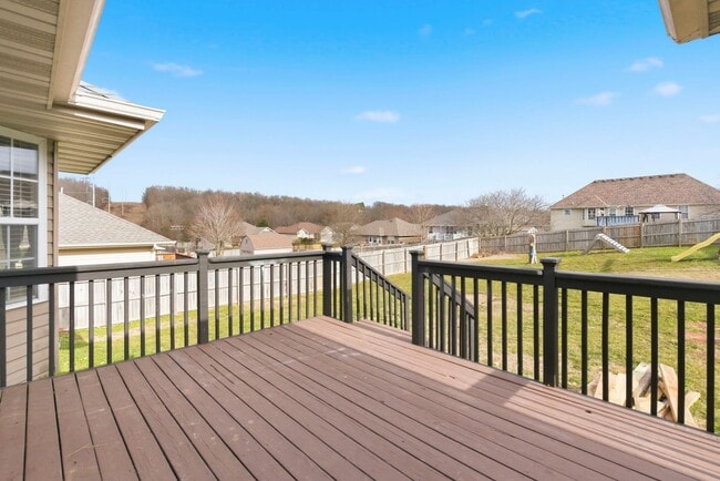 Building Photo - 3 Bedroom | 2 Bathroom | 2 Car Garage | Springfield MO | Fenced Back Yard!