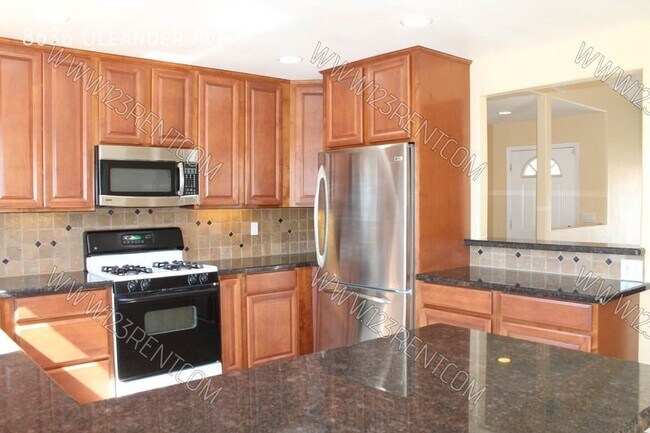 Building Photo - 8636 Oleander Ave
