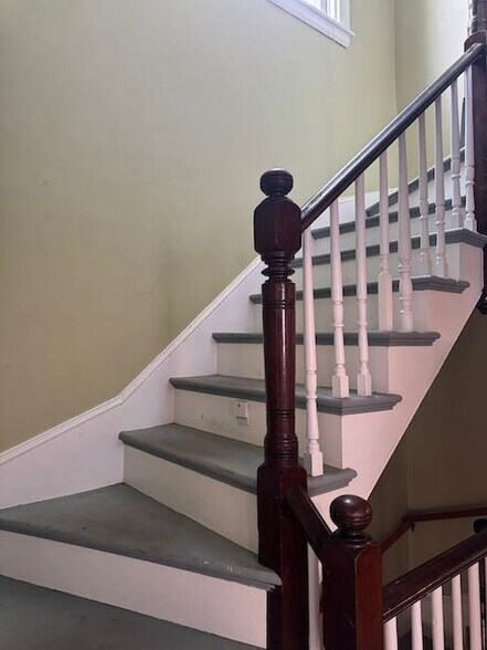 Building Photo - 21 Sydney St