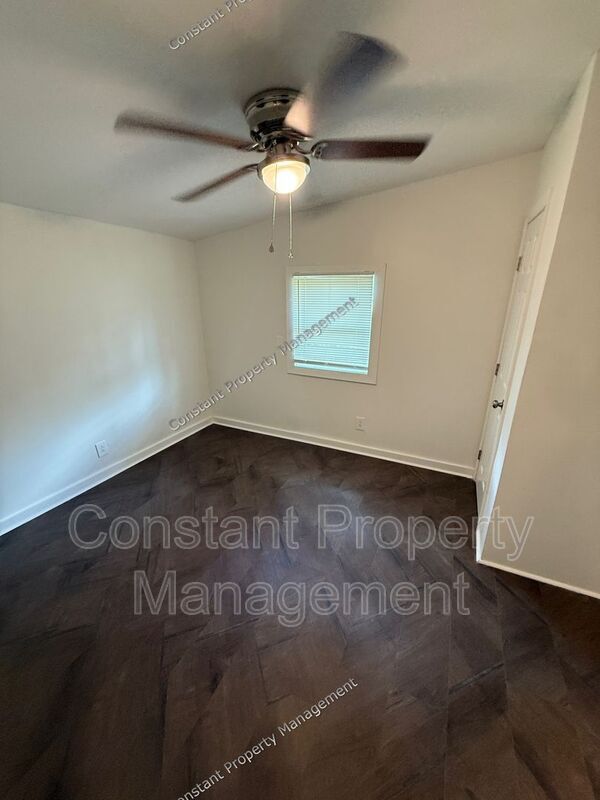 Building Photo - 4047 Pershing Ave