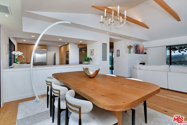 Building Photo - 2145 Linda Flora Dr