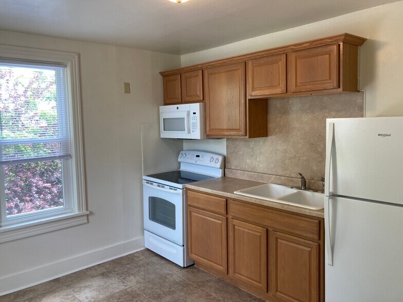 Primary Photo - 30 Grampian Blvd