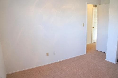 Building Photo - 715 White Oak Dr