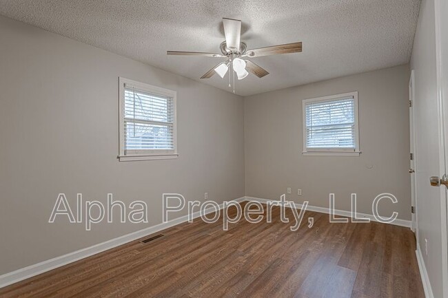 Building Photo - 30 Cox St