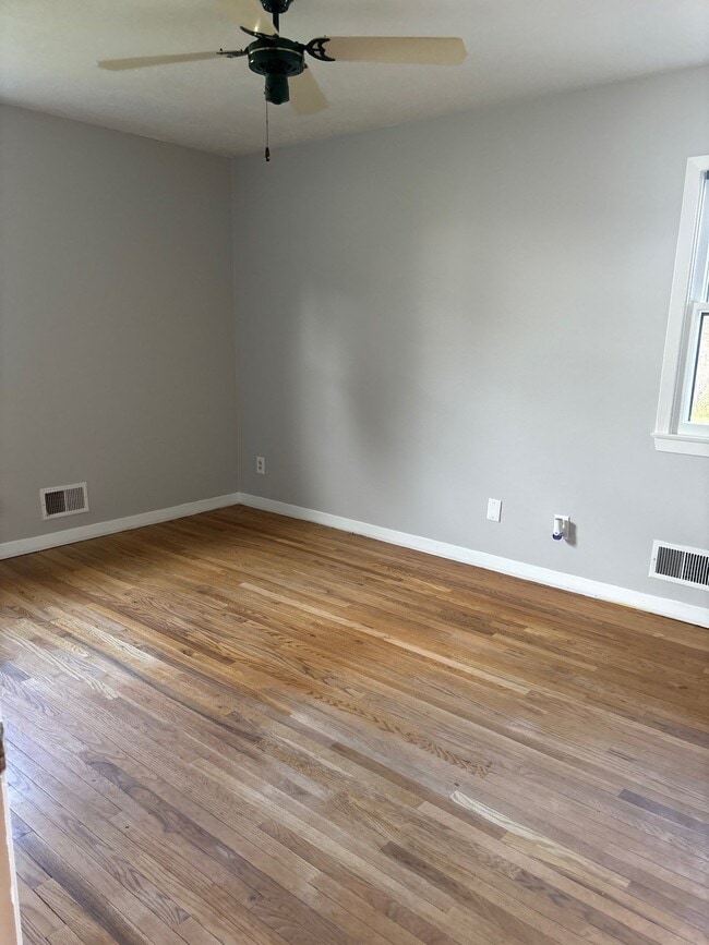 Building Photo - 1305 Abbeywood Rd