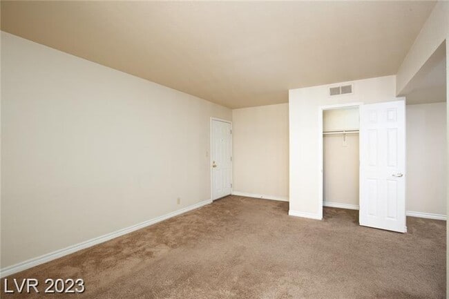 Building Photo - 5314 River Glen Dr