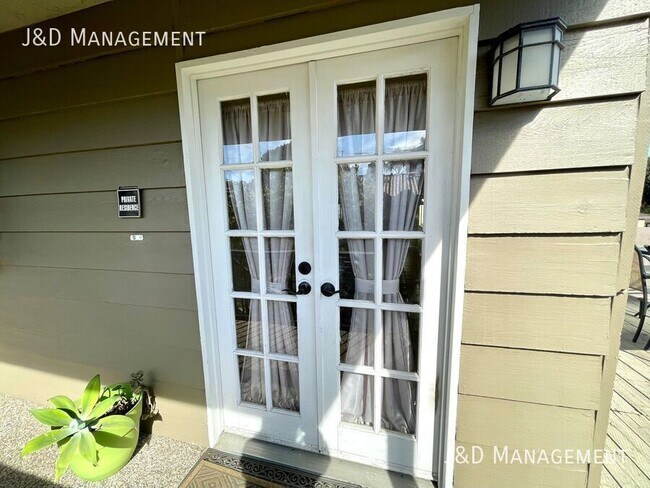 Building Photo - 1762 Hornblend St