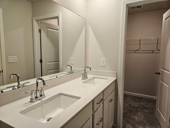 Building Photo - Taylor Hill