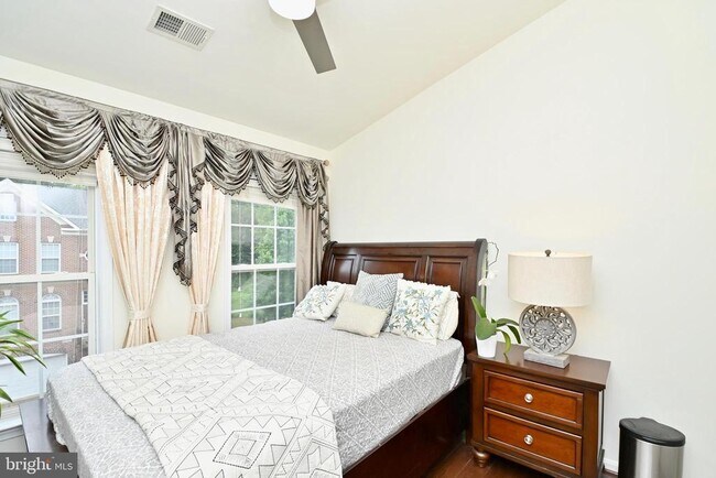 Building Photo - 8240 Gunston Commons Way