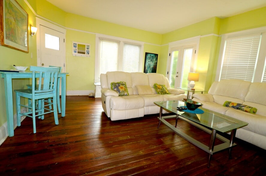 Building Photo - 2016 Hallwood Pl