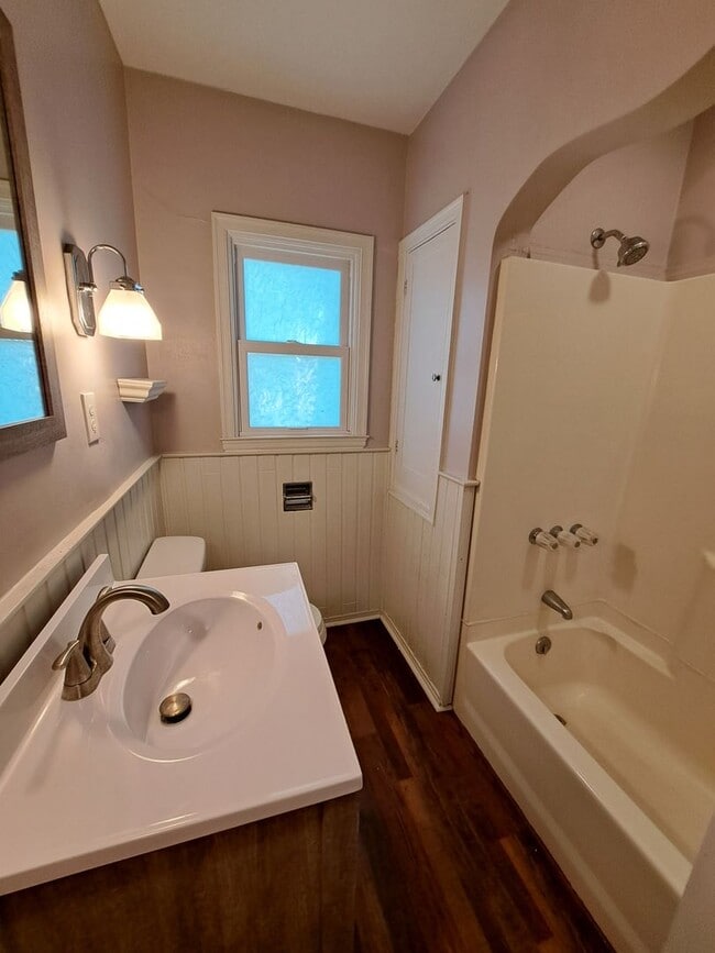 Building Photo - 3 Bedroom home, great location!